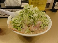 「醤油ラーメン750円　ネギメンママシ」@超ごってり麺 ごっつ 秋葉原店の写真