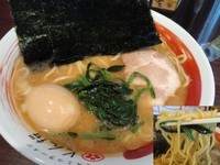 「ラーメン中盛り固め650円味玉100円」@とんこつラーメン とん桜の写真