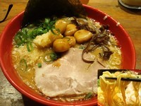 「ニンニクラーメン固め750円」@横浜家 南幸店の写真