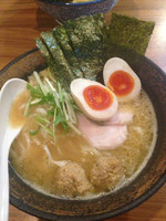 「特製鶏骨醤油そば」@濃厚鶏そば 麺屋武一 新橋本店の写真