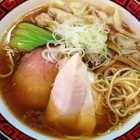 「ワンタン中華そば＋しゃもチャーシュー」@中華そば 華丸の写真