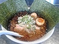 「黒マー油とんこつ（麺カタ）」@さんじの写真