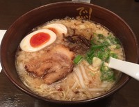 「豚骨醤油・味玉入り(¥870)」@でびっと 大和店の写真