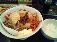 「特製まぜそば中（1,058円）+無料ライス」@みちる屋 北越谷店の写真