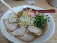 「炙り味噌ﾁｬｰｼｭｰﾒﾝ大盛り」@千葉拉麺倶楽部 拉通（ra2）の写真
