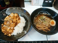 「【日替りランチ(麻婆豆腐＋醤油ラーメン)700円】→500円」@赤字らーめん 総本店の写真