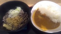 「半冷やしたぬきそば＋半カレーのセット（５００円）」@よもだそば 銀座店の写真
