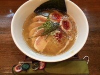 「支那そば 細麺＋濃厚玉子＋かますオイル」@麺ゃ しきの写真