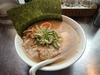 「とんこつ醤油大盛／￥850」@さんじの写真