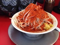 「辛いラーメンかためヤサイしょうが1番辛い一味唐辛子」@ジャンクガレッジ 熊谷店の写真