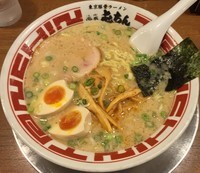 「東京豚骨ラーメン・中盛り＋味玉（￥680＋￥100）」@屯ちん 赤坂見附店の写真