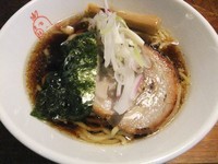 「濃いくち中華そば（700円）」@麺酒場 まがり 南行徳店の写真