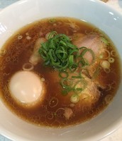 「名古屋コーチンの味玉入り 醤油ラーメン 850円」@ラーメン星印の写真