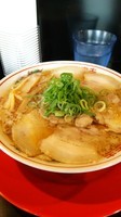 「背脂肉煮干し中華そば 810円」@肉煮干し中華そば さいころの写真