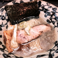 「イワシ醤油そば700円+チャーシュー刻みご飯100円」@洛二神の写真