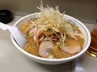 「ねぎ味噌チャーシューメン（大盛り）750円＋100円」@ラーメンショップ やっこの写真