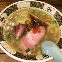「すごい煮干しらーめん」@すごい煮干ラーメン凪 新宿ゴールデン街店 本館の写真