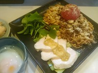 「～扇とアキラの神隠し～丸ごとトマトの汁なし担々麺 ￥830」@麺屋 扇 SENの写真