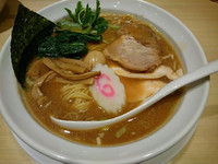 「鶏白湯と魚介の醤油そば」@銀座 朧月 鶏処の写真