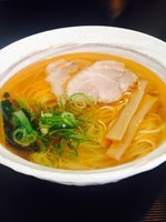 「塩甘海老拉麺¥730＋チャーシュー1枚¥60」@拉麺 阿吽の写真
