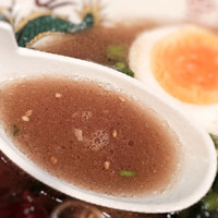 「豚骨ラーメン  ゆで卵トッピング」@しぇからしか 梅田店の写真