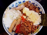 「カレーまぜそば（粉チーズ＋玉ねぎ）」@狼煙 〜NOROSHI〜の写真