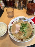 「こってりラーメン➕半ライス（ランチセット）」@天下一品 新宿西口店の写真