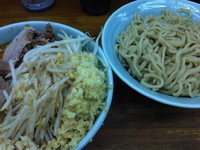 「小つけ麺ニンニクカラメ+からいの+ショウガ」@ラーメン二郎 新小金井街道店の写真