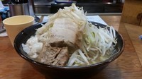 「小ラーメン　ヤサイチョイ増しの半分、カラメ、アブラ」@豚仙人の写真