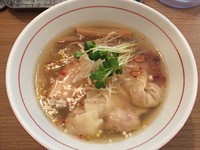 「ワンタン塩そば（980円）」@地球の中華そばの写真