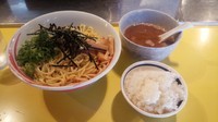 「つけ麺中盛+半ライス」@らーめん研究所の写真