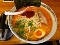 「こってりW780円＋辛口W50円＋つぶしニンニク無料」@らーめん いなばやの写真