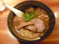 「らーめん（中盛、味玉）　７８０円」@瞠 池袋店の写真