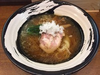 「醤油らーめん(750円)+小ライス(150円)」@らーめん屋 小川の写真