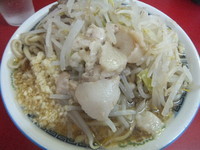 「ラーメン小500円(ニンニクアブラマシマシ)」@ラーメン二郎 目黒店の写真