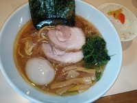 「らーめん中太麺、味玉」@らーめん将貴の写真