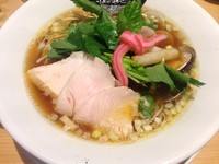 「鶏・煮干・蛤のトリプルSOBA：980円」@Ginza Noodles むぎとオリーブの写真