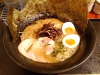 「栄とんこつ」@琉家 栄町店の写真