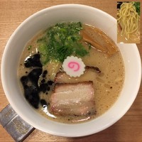 「ミラノとんこつラーメン」@CASA LUCAの写真