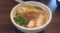 「塩鶏ラーメン」@鶏の穴 白山店の写真
