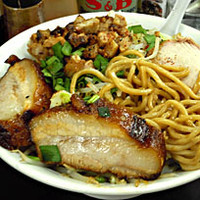 「汁無し＋豚＋サービス券のチャーシュー1枚」@らーめん ぎょうてん屋 町田店の写真