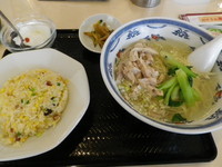 「A定食(鶏そば＋半炒飯)」@中国美食 唐苑酒楼の写真