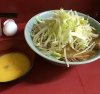 「小ラーメン750円  生たまご50円」@ラーメン二郎 桜台駅前店の写真