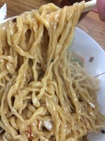 「油そば（300g）700円、特製背脂こってりラーメン（200g）」@くじら食堂の写真
