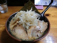 「醤油らあめん(大盛)+白ねぎ」@俺流らあめん・深味やの写真