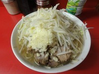 「ラーメン700円　ﾆﾝﾆｸ」@ラーメン二郎 千住大橋駅前店の写真