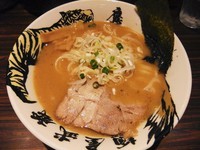 「ら～麺（830円）」@麺屋武蔵 鷹虎の写真