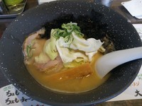 「ちょもラーメン」@俺らラーメン ちょもらんまの写真