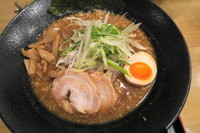 「黒 マー油 大盛＋餃子」@麺屋 大申の写真