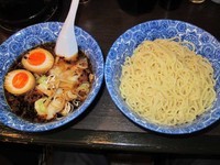 「肉ワンタンつけ麺620円＋麺中盛50円＋味玉90円」@肉厚わんたん麺と手作り焼売 ら麺亭 浅草支店の写真